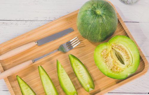 吃瓜围观的近义词,一探究竟的“吃瓜群众”视角